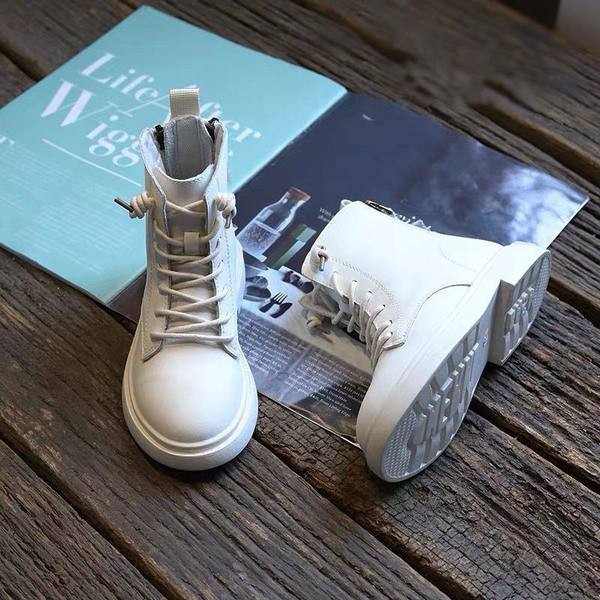 Τρέχουσες παιδικές μπότες από οικολογικό δέρμα με κορδόνια και επίπεδη σόλα