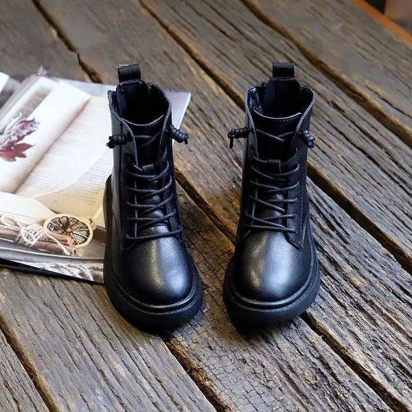 Τρέχουσες παιδικές μπότες από οικολογικό δέρμα με κορδόνια και επίπεδη σόλα