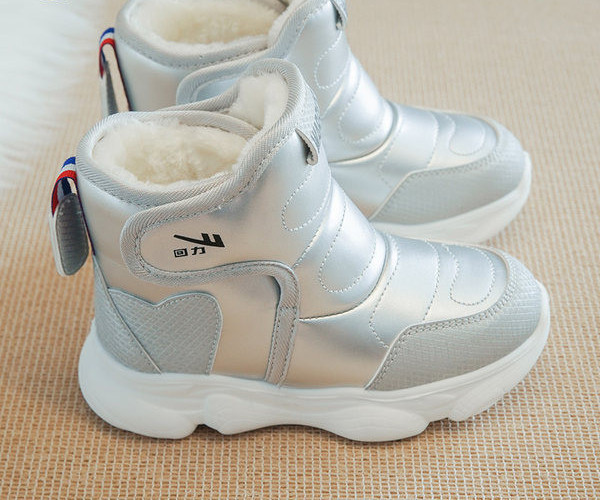 Παιδικά μποτάκια με ζεστή φόδρα σε δύο χρώματα