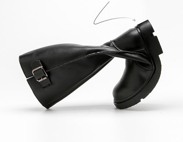 Παιδικά μποτάκια σε μαύρο χρώμα με αγκράφα