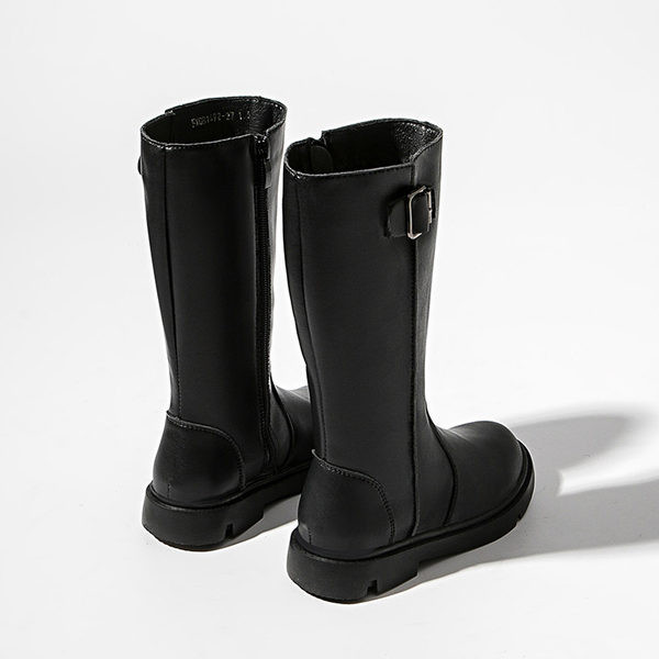 Παιδικά μποτάκια σε μαύρο χρώμα με αγκράφα