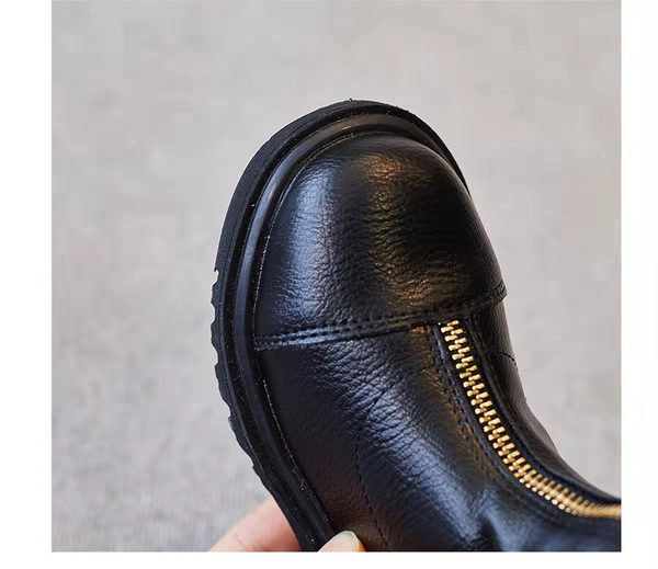 Έκο δερμάτινες μπότες με μεταλλικό κούμπωμα και επίπεδη σόλα