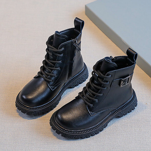 Παιδικά μαύρα μποτάκια με τραχιά σόλα