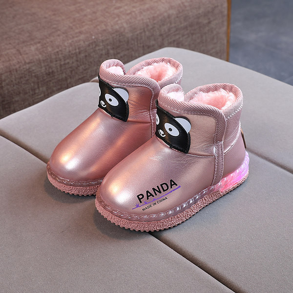 Μοντέρνες φωτεινές μπότες με απλικέ και ζεστή φόδρα