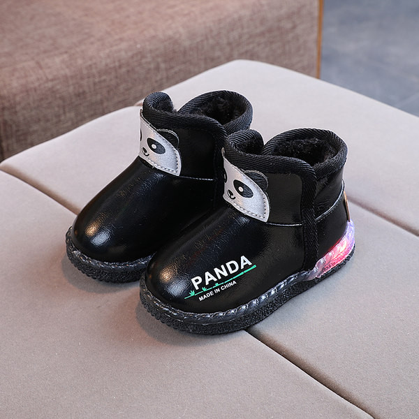 Μοντέρνες φωτεινές μπότες με απλικέ και ζεστή φόδρα