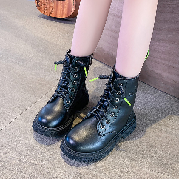 Μοντέρνα μποτάκια για κορίτσι με τραχιά σόλα