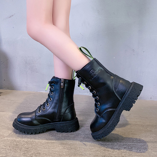 Μοντέρνα μποτάκια για κορίτσι με τραχιά σόλα