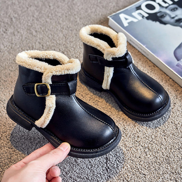 Παιδικά έκο δερμάτινα μποτάκια με αγκράφα και πούπουλο