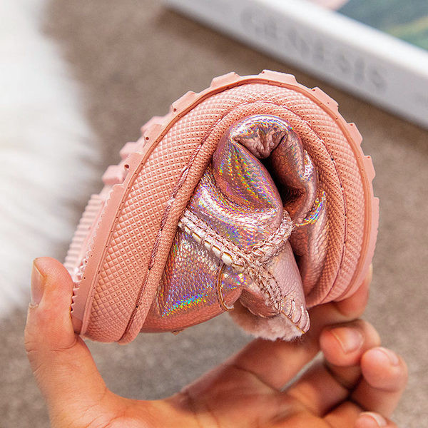 Ζεστές χειμωνιάτικες μπότες με απλικέ