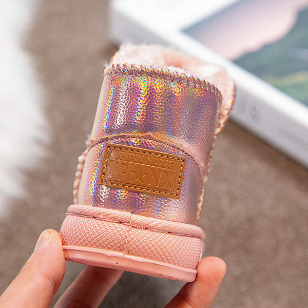 Ζεστές χειμωνιάτικες μπότες με απλικέ