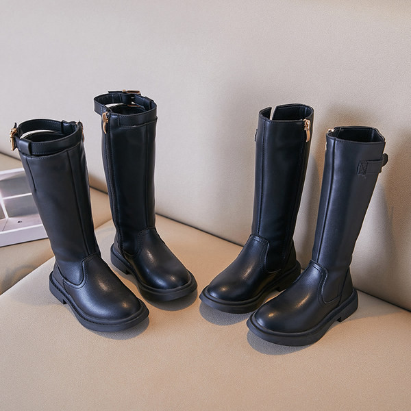 Παιδικά έκο δερμάτινα μποτάκια με αγκράφα σε μαύρο χρώμα