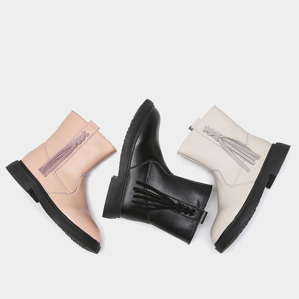 Modern, öko bőrből készült gyerekcsizma cipzárral és fűzővel