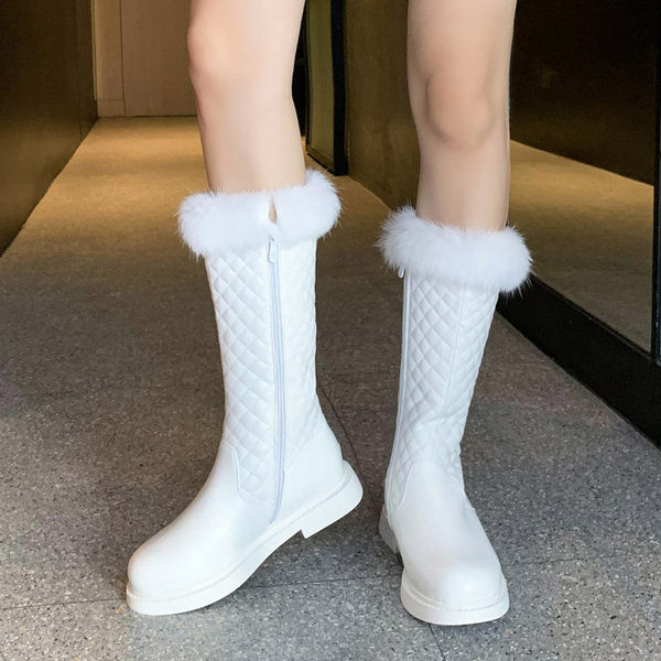 Μοντέρνα παιδικά μποτάκια με πούπουλο σε μαύρο και άσπρο χρώμα