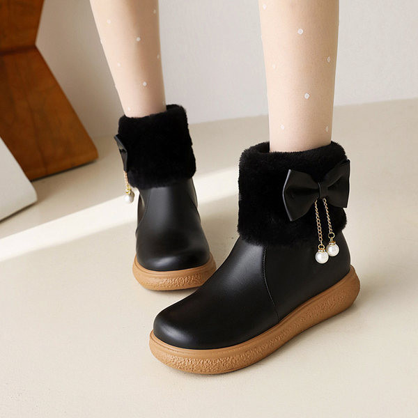 Παιδικά δερμάτινα μποτάκια με κορδέλα και μεταλλική διακόσμηση