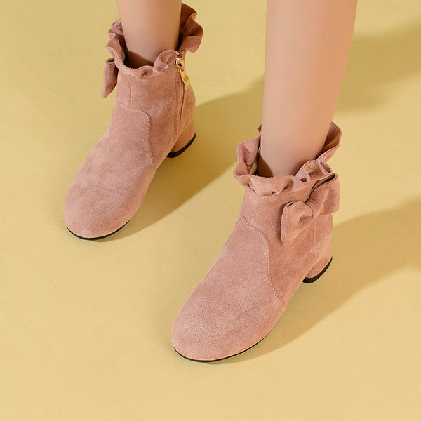 Dječje jesenske čizme s kovrčama i trakom od eko brušene kože