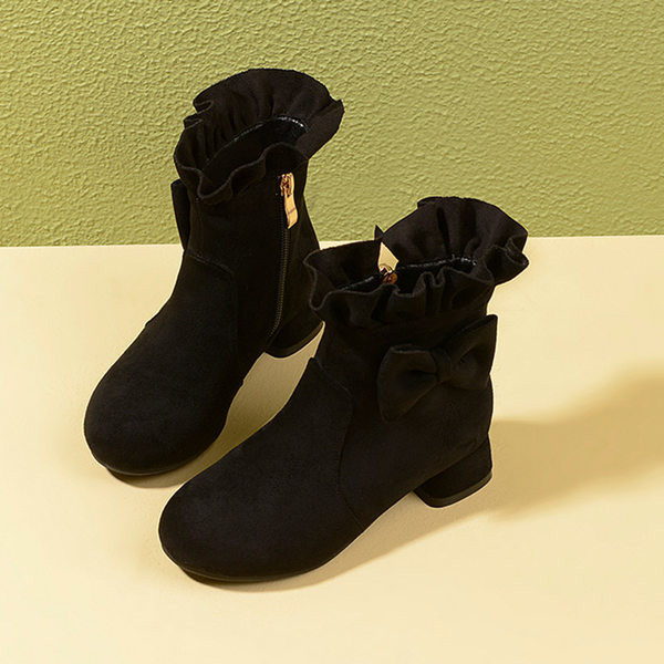 Dječje jesenske čizme s kovrčama i trakom od eko brušene kože