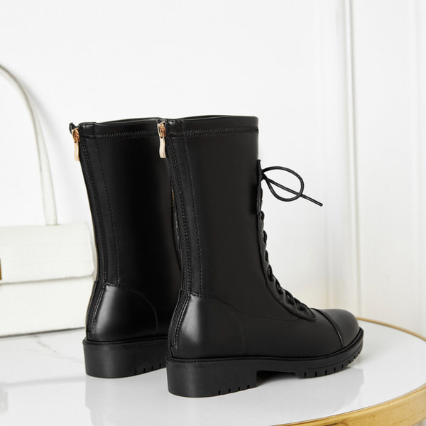 Cizme pentru copii cu sireturi