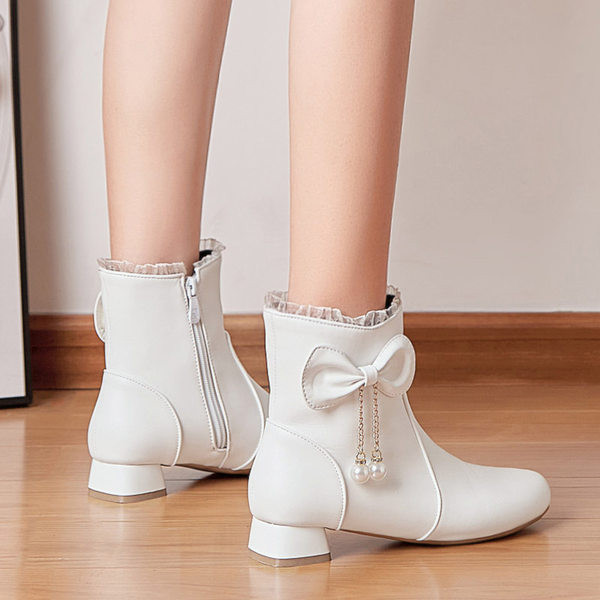 Παιδικά έκο δερμάτινα μποτάκια με τακούνι 2,5 cm και διακοσμητική κορδέλα και μεταλλικό στοιχείο