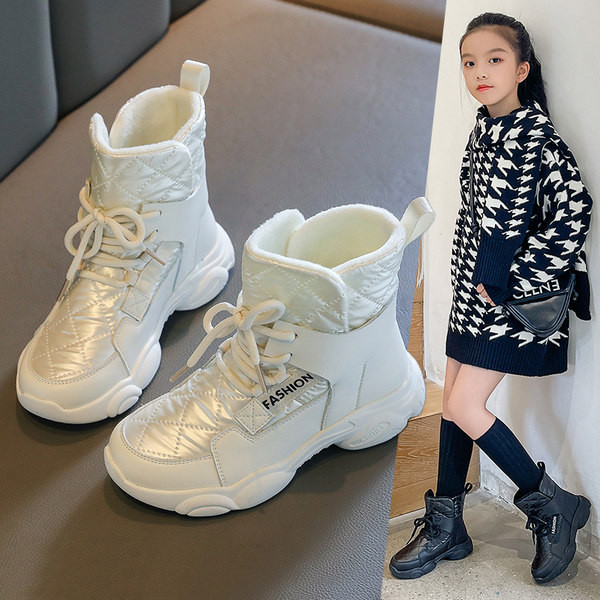 Παιδικά μοντέρνα μποτάκια με κορδόνια σε δύο μοντέλα
