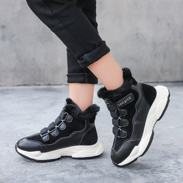 Téli gyerekcsizma tépőzárral és meleg béléssel