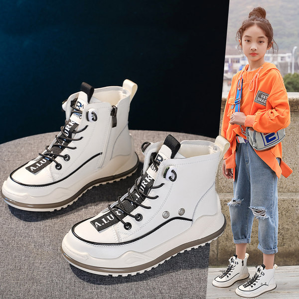 Μοντέρνα παιδικά μποτάκια με επιγραφή και κορδόνια από έκο δέρμα