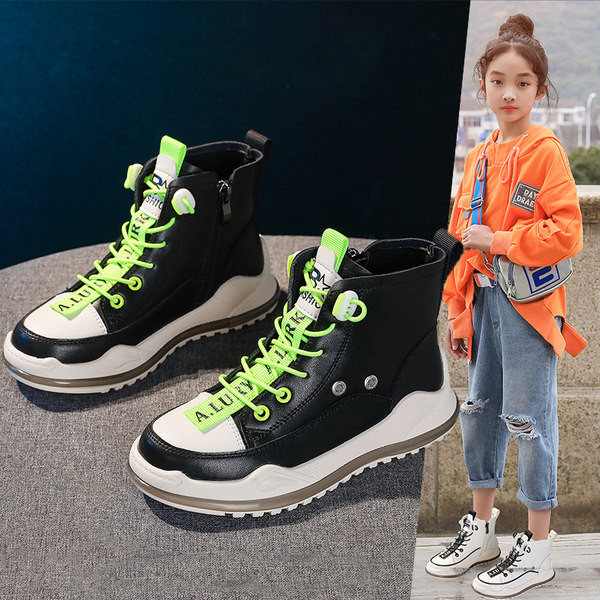 Μοντέρνα παιδικά μποτάκια με επιγραφή και κορδόνια από έκο δέρμα