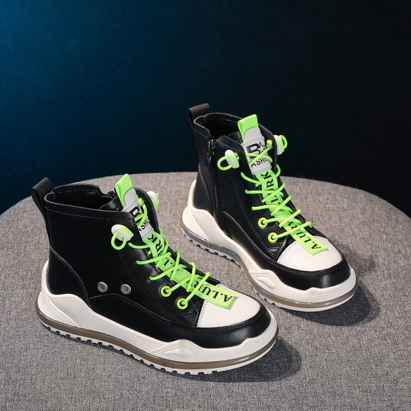 Μοντέρνα παιδικά μποτάκια με επιγραφή και κορδόνια από έκο δέρμα