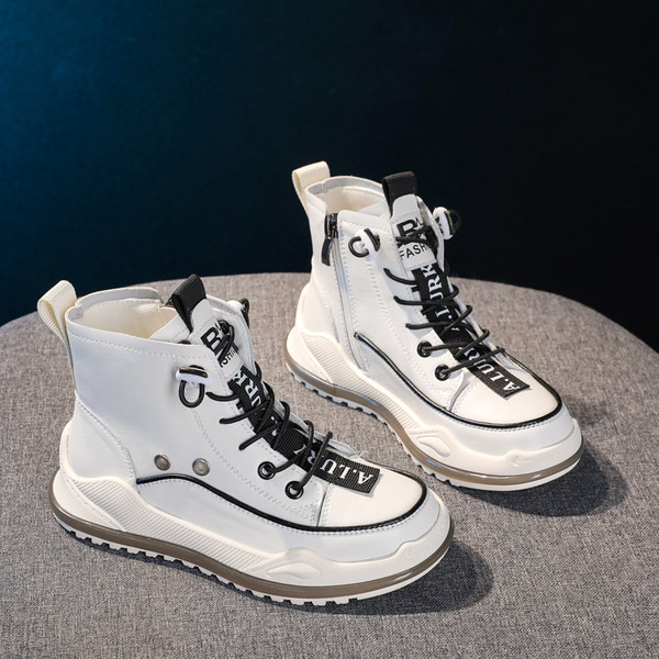 Μοντέρνα παιδικά μποτάκια με επιγραφή και κορδόνια από έκο δέρμα