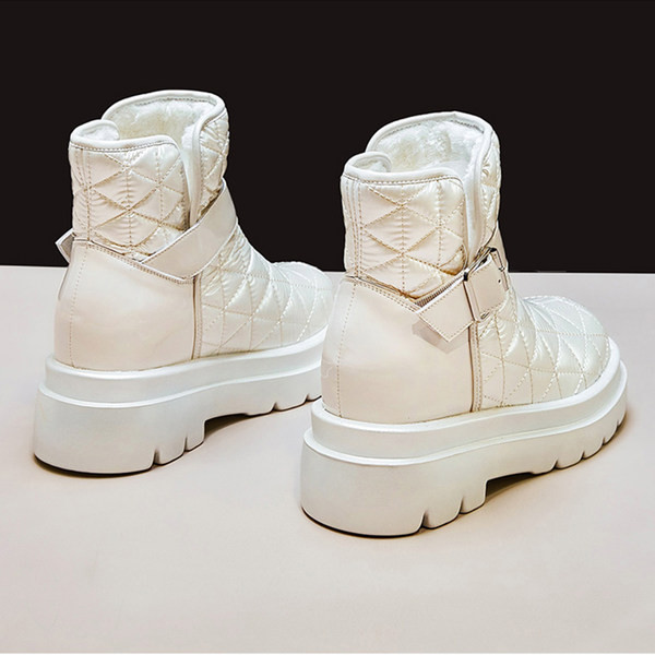 Cizme de copii actuale cu cataramă model rotunjită