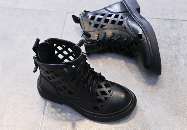 Παιδικές μπότες με κορδόνια σε πολλά χρώματα