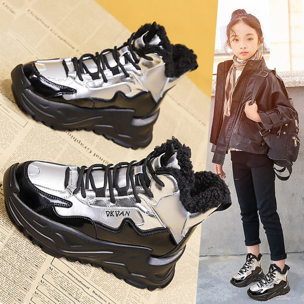 Παιδικά χειμωνιάτικα αδιάβροχα μποτάκια με ζεστή φόδρα και κορδόνια