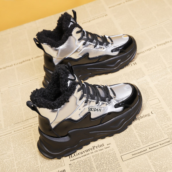 Παιδικά χειμωνιάτικα αδιάβροχα μποτάκια με ζεστή φόδρα και κορδόνια