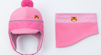 Set palarie pentru copii cu esarfa si aplicatie
