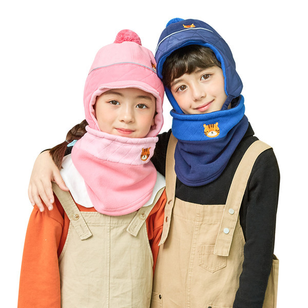 Set palarie pentru copii cu esarfa si aplicatie
