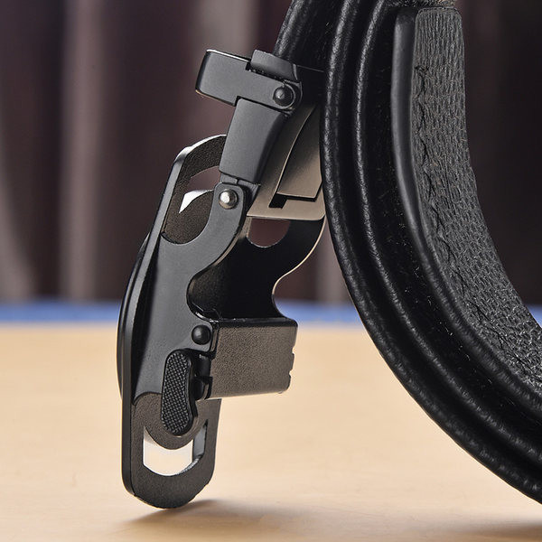 Ανδρική έκο δερμάτινη ζώνη με μεταλλική αγκράφα - μαύρο χρώμα