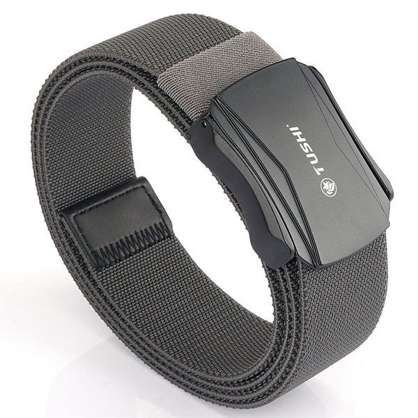 Modern férfi rugalmas öv csattal és felirattal