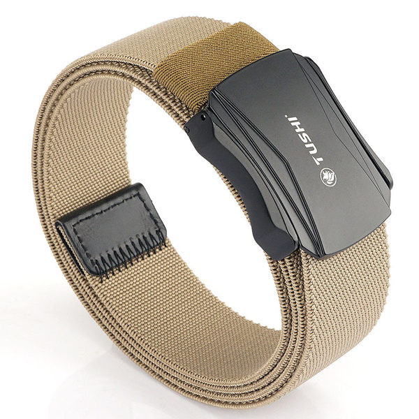 Modern férfi rugalmas öv csattal és felirattal