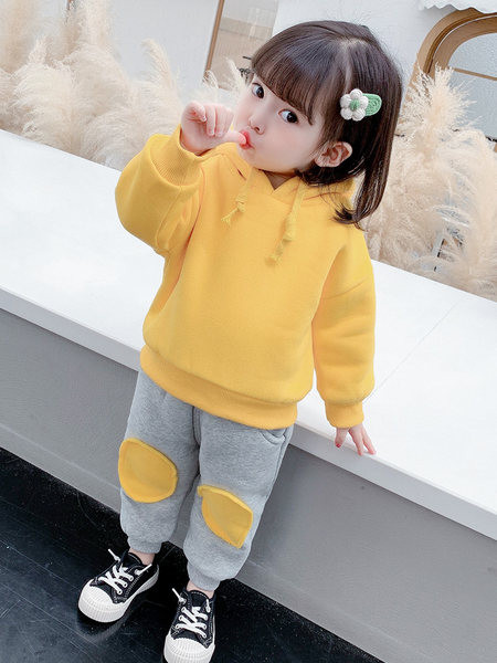 Παιδικό αθλητικό σετ για κορίτσια από μπλούζα με κουκούλα και εσώρουχο