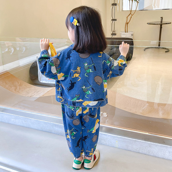 Παιδικό μοντέρνο σετ τζιν δύο τεμαχίων για κορίτσια