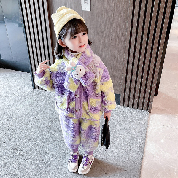 Gyermek szett háromrészes fehérnemű kabátból és sálból