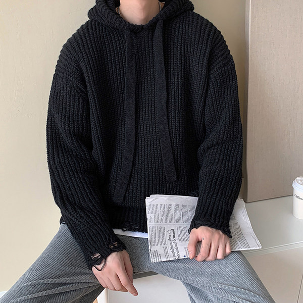 Kapucnis, szakadt hatású férfi pulóver