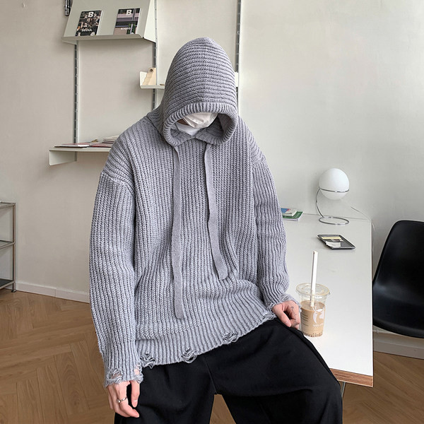 Kapucnis, szakadt hatású férfi pulóver