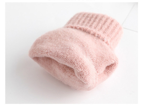 Mănuși de iarnă tricotate cu elemente 3D