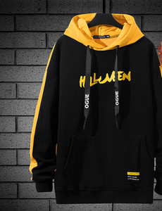 Ανδρικό φούτερ με κουκούλα και απλικέ