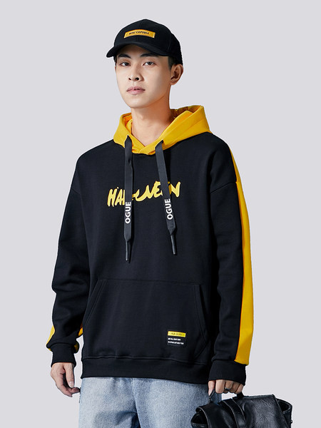 Ανδρικό φούτερ με κουκούλα και απλικέ