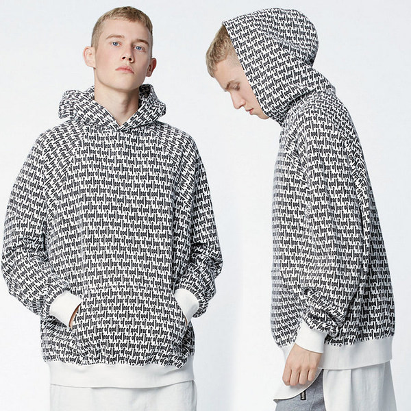 Napi pulóver kapucnival és nyakkendővel