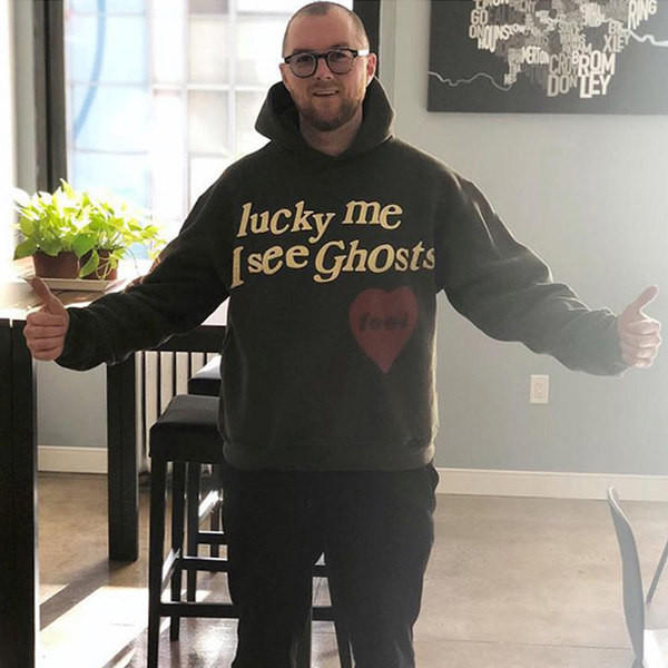 Ανδρικό φούτερ απλικέ και κουκούλα