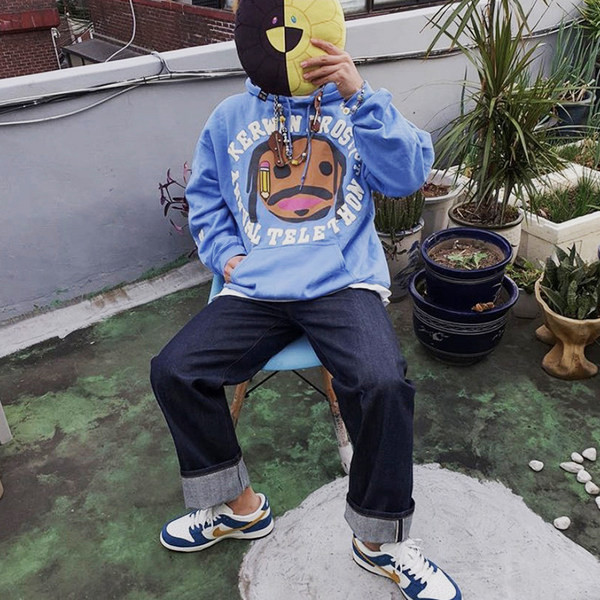 Φαρδύ καθημερινό φούτερ με απλικέ χρώματος