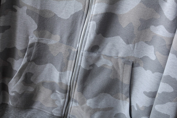 Férfi pulóver cipzárral és kapucnival szürke színben