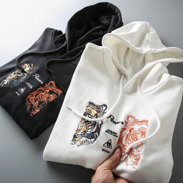 Hanorac pentru bărbați cu aplicație și glugă - două culori102